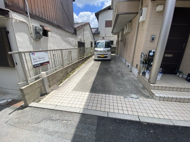 ローズコート書写の駐車場