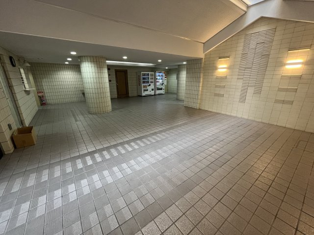 ジュネスのロビー