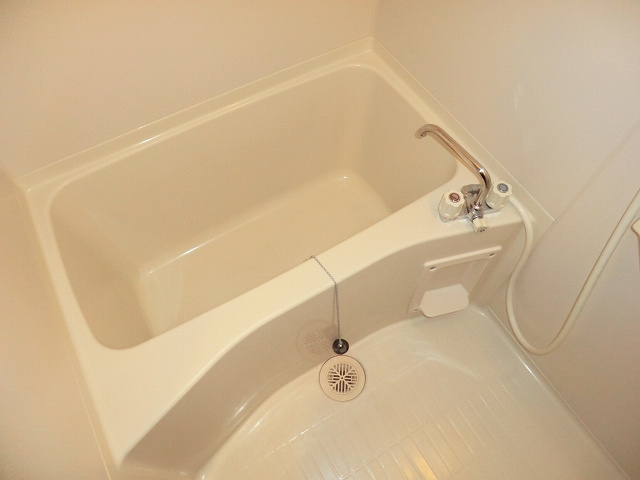 エステムコート神戸元町通の浴室