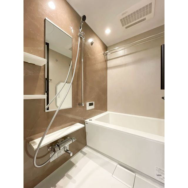 ＡＩＦＬＡＴ代々木上原の浴室|■浴室暖房乾燥機能付きバス♪■追焚機能オートバス