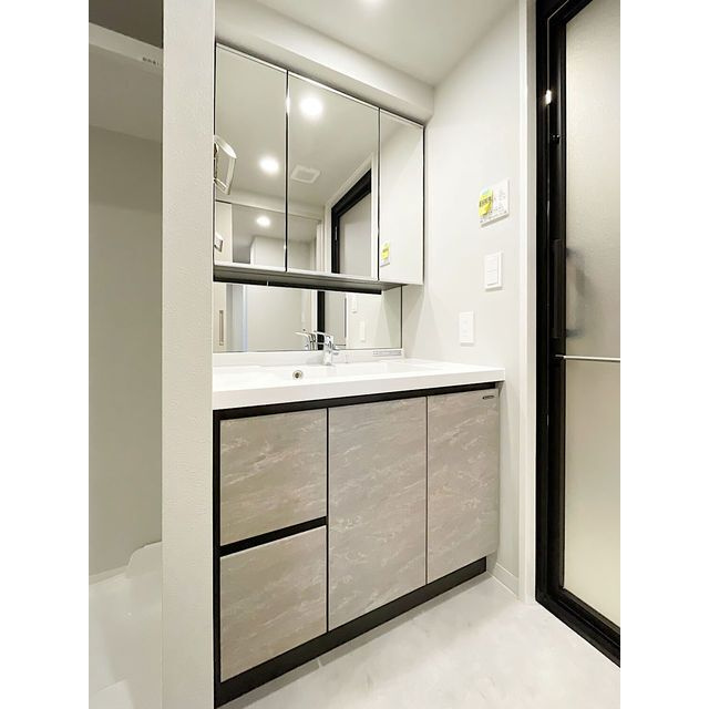 ＡＩＦＬＡＴ代々木上原の洗面所|■キャビネット収納付きの独立洗面台