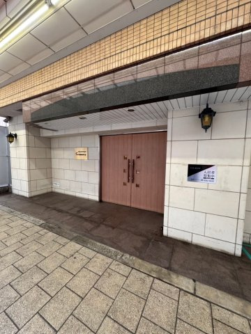 グラマシー心斎橋東のエントランス