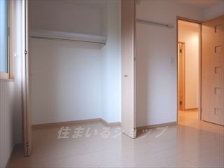 広島市安佐北区亀山１丁目のアパートの寝室