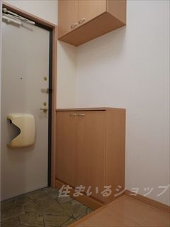 広島市安佐北区亀山１丁目のアパートの玄関