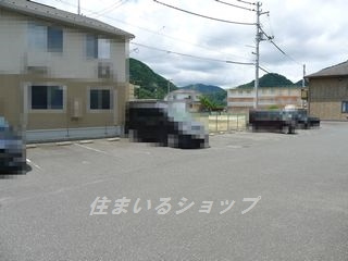 広島市安佐北区亀山１丁目のアパートの駐車場