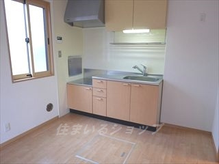 広島市安佐北区亀山１丁目のアパートのキッチン|窓あり