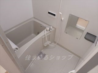 広島市安佐北区亀山１丁目のアパートの浴室|追い焚きあり