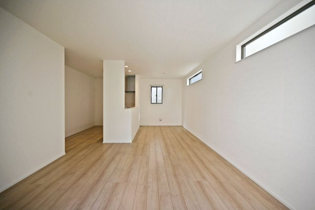 ハートフルタウン東野4丁目新築一戸建て│3LDK+駐車駐輪の前面道路含む現地写真|前面道路幅は北側に約4ｍ幅です。