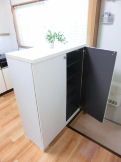 【玄関】 | カレント | ※同タイプの別の部屋の写真です。