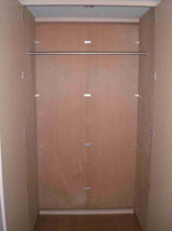 ポール付きクローゼットはお洋服を皺なく収納可能です。