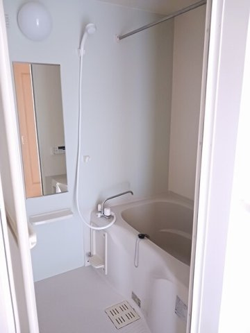 コンパクトで使いやすいお風呂です