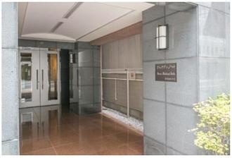 ドゥメゾン戸田のエントランス