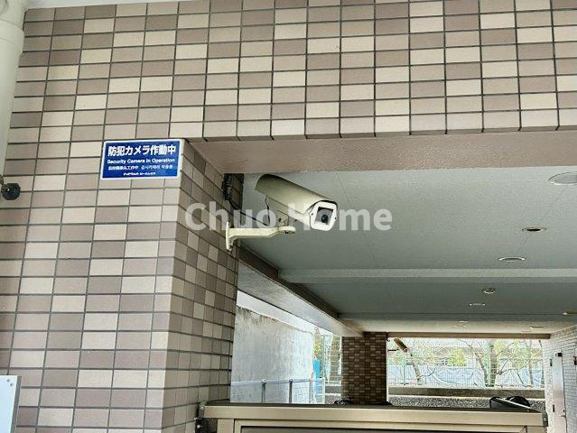 クイーンシティ本所親水公園の防犯設備|【防犯カメラ】何かあった時の大事な証拠になることももちろんなりますが、防犯というくらいですので大事なのは防犯カメラがあることによって抑止力につながることですよね。