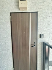 毎日通る玄関はこちらです