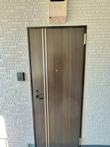 毎日通る玄関はこちらです