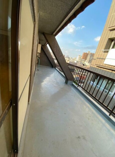 【バルコニー】