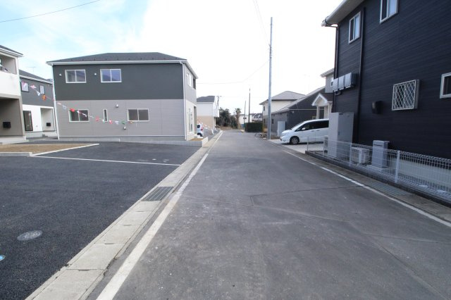 結城市結城　第43（Ⅱ期）1号棟の前面道路含む現地写真