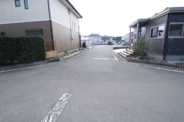 結城市結城　第43（Ⅱ期）1号棟の前面道路含む現地写真