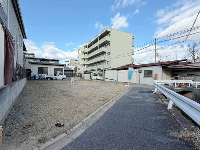 川島玉頭町　新築参考プランの前面道路含む現地写真|小学校まで徒歩２分！幼稚園や公園が徒歩８分のところに立地した子育て世代に嬉しい住環境♪（R8.1撮影）