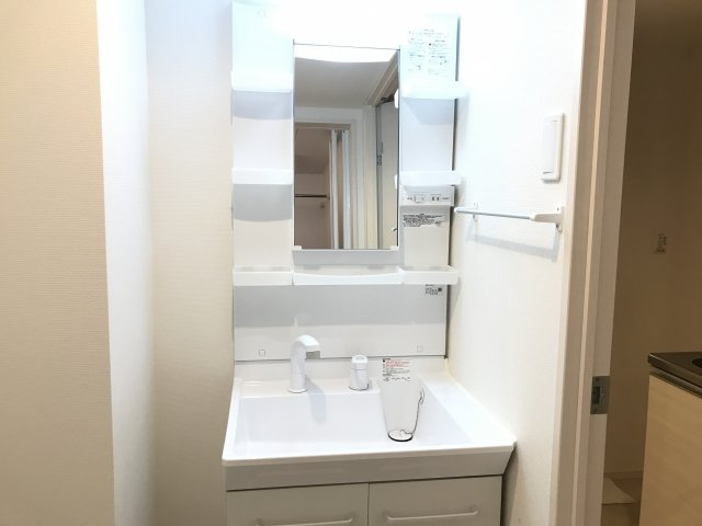 独立洗面台、朝の身支度には欠かせません