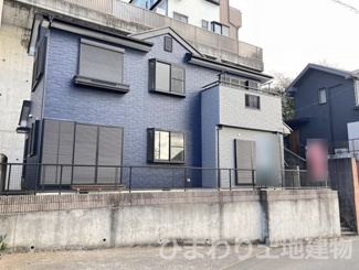 【外観】 | 厚木市恩名 中古戸建て | 販売現地　外壁・屋根塗装工事済　西側約4.5ｍ公道　駐車1台（車種によります）