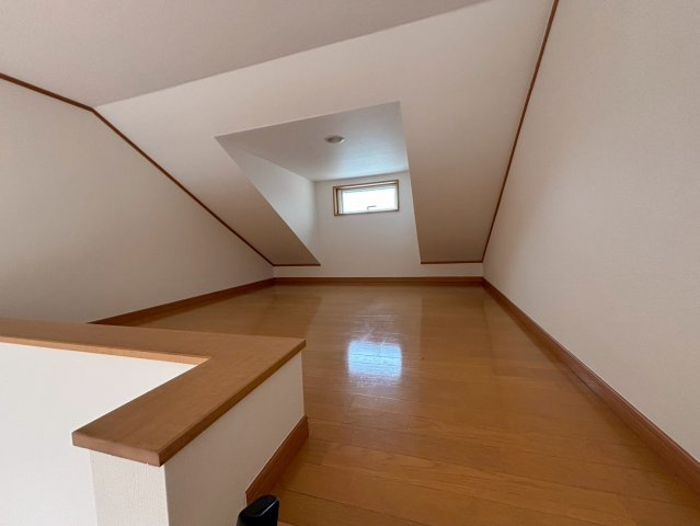 ホワイトコートの内装|明るい色調の室内です