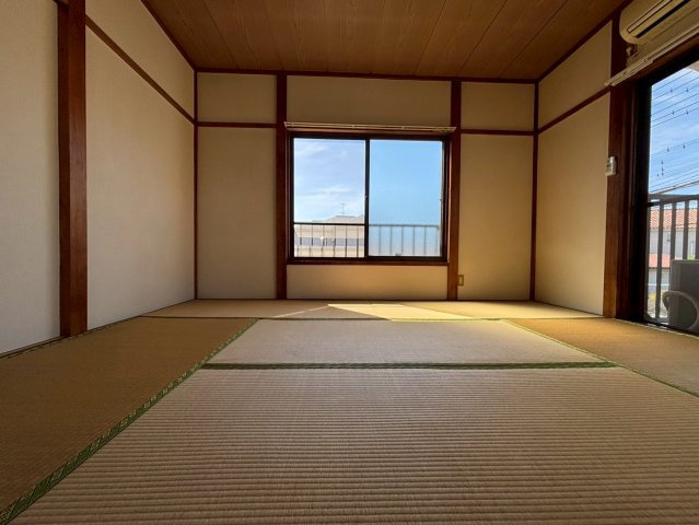 井上コーポの和室|畳の上でゆっくりとくつろげる和室です
