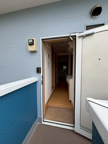 ホワイトコートの玄関|収納もある玄関です