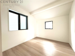 子供部屋…創造性や成長を促す遊びの空間を提供。学習や趣味に集中できる環境を整えます。個別のプライベートスペースは自己表現と自立心を育み、心地よい睡眠環境を整えリラックスできる場所を提供。