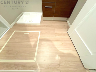 衣服の収納や脱ぎ着や整理整頓がしやすく、湿った衣類を乾燥させるスペースがありカビや臭いの発生を防ぎます。床の汚れを他の部屋に持ち込まず清潔を保つことができます。また快適な入浴環境の整備にも役立ちます。