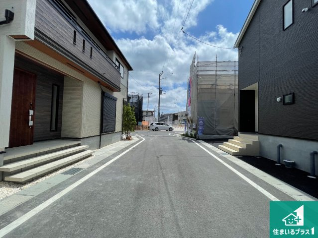 ★29(土)30(日)現地見学可能！★大津市雄琴　第26期　ラスト1邸の前面道路含む現地写真|周辺は閑静な住宅街！前面道路広々で車の出し入れも便利です。駐車が苦手な方でも安心して車庫入れできます！