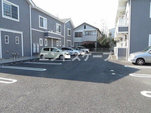 ローズコートＡの駐車場|高崎、前橋のお部屋探しはエンドスケープまで！お客様の理想お聞かせ下さい♪