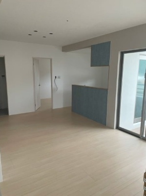 【居間・リビング】 | フローリド南城（ＲＨＨ） | 102号室の写真を使用しております。