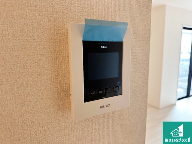 揖保郡太子町立岡　新築一戸建ての防犯設備|カラーモニターインターホン！声だけでなく来訪者の姿や顔がモニターで確認できるので、小さなお子様がいらっしゃるご家庭でも安心できます！