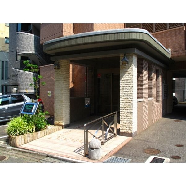 福岡市中央区小笹３丁目の賃貸マンションのエントランス