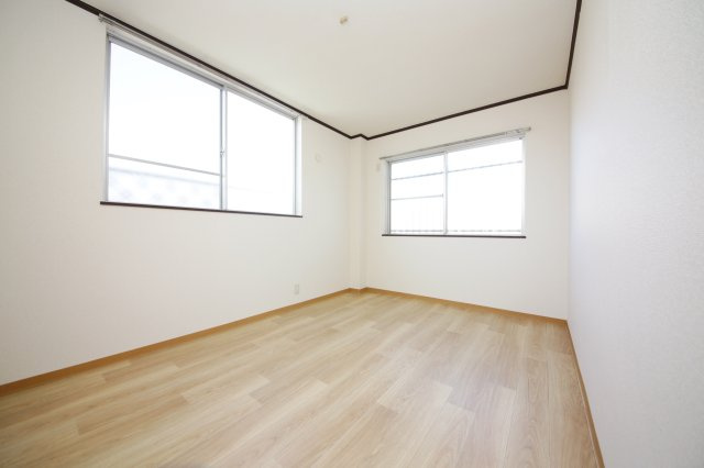 ファミールオオタの洋室