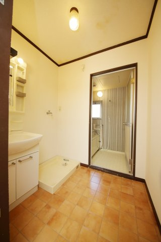 ファミールオオタの洗面所