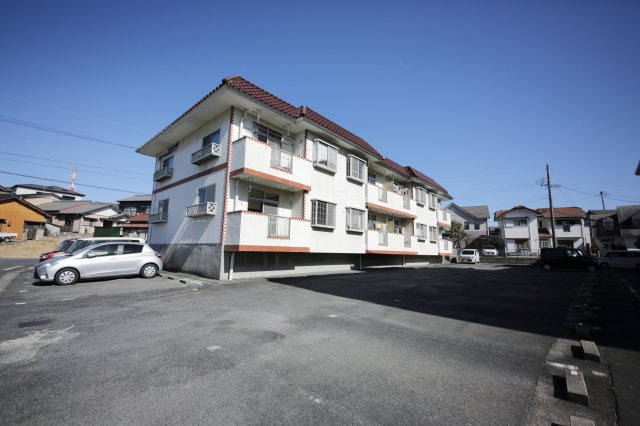 ファミールオオタの駐車場