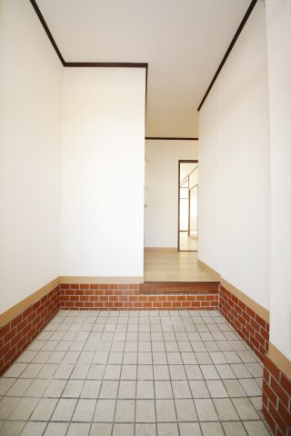 ファミールオオタの玄関