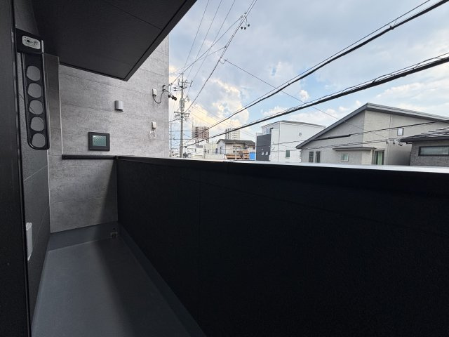 MELDIA昭和区折戸町304④｜名古屋市の戸建ならホームアップのバルコニー|南向きの広いバルコニーなら、家族みんなの洗濯物も一気に乾いて家事時短に