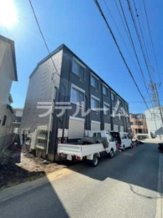 ノワール指扇のエントランス