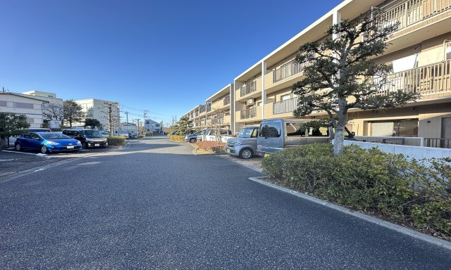 エステヴヴィラ横浜上永谷サウスコリーナの駐車場|駐車場の空き状況については、その都度、確認いたしますのでお気軽にお聞きください。