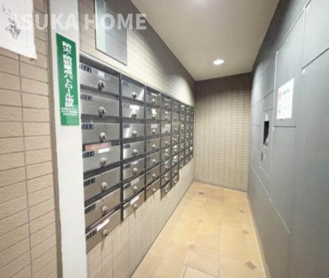 エステヴヴィラ横浜上永谷サウスコリーナの設備|不在時にもあると大変便利な宅配ボックスを完備♪