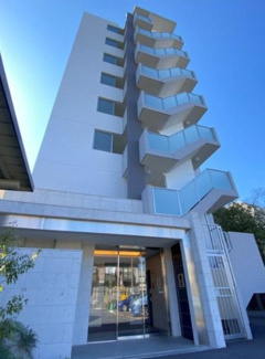 【外観】 | 鉄筋コンクリート造のがっちりとした建物。