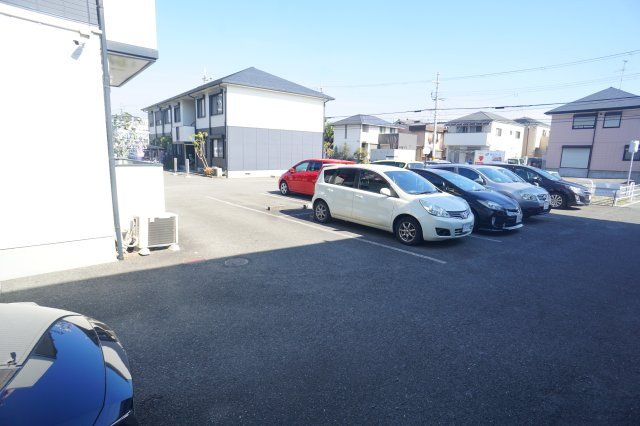 アスティオン飛鳥の駐車場