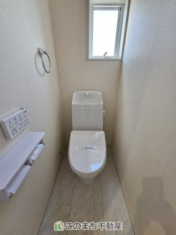 LiveleGarden.S栃木都賀町平川第3のトイレ|小窓から換気ができて清潔なトイレスペース☆