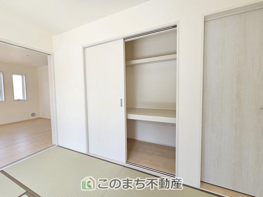 LiveleGarden.S栃木都賀町平川第3の和室|和室の収納スペースは中棚が付いてますので、お布団をしまうのに最適です♪