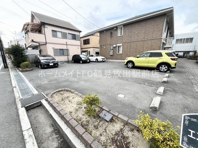 東大阪市三島２丁目のハイツの駐車場