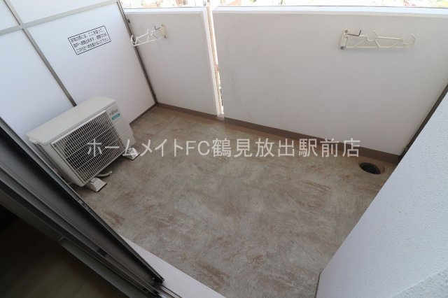 大阪市鶴見区放出東３丁目の賃貸マンションのバルコニー
