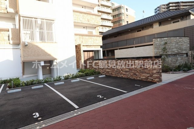 大阪市鶴見区放出東３丁目の賃貸マンションの駐車場